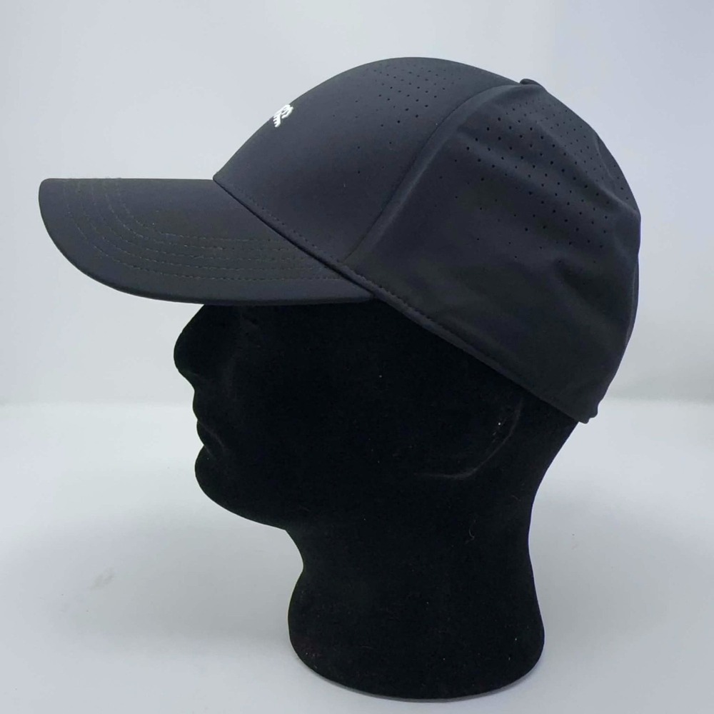 Sun Day Red Tiger Woods Performance Golf Hat Black Stretch Fit Perforated Cap L - Picture 2 of 10